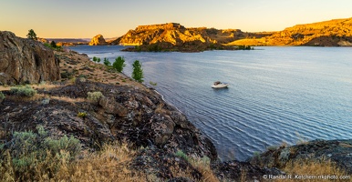 Devils Punchbowl, Castle Rock, Banks Lake, Boat